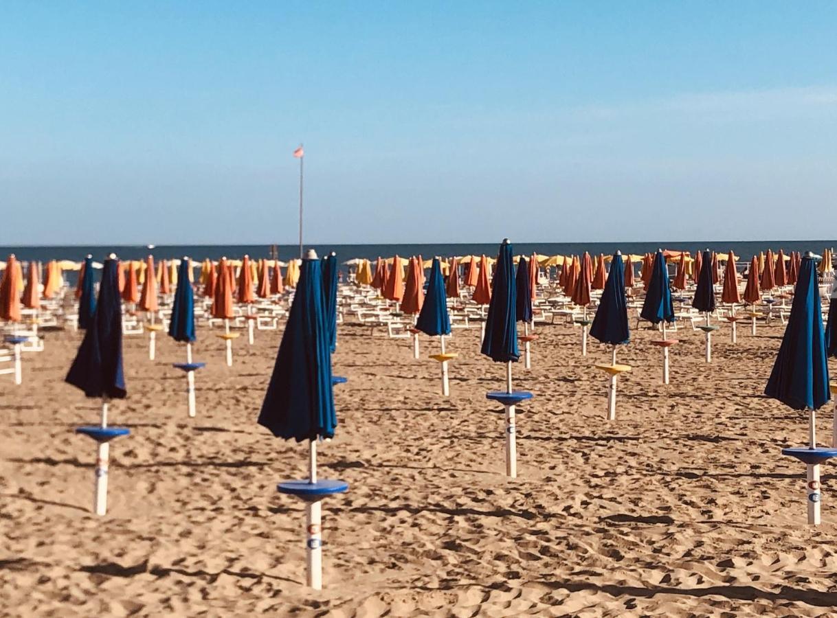 Nuovo Fronte Spiaggia, Terrazza Sul Mare E Piscina Lignano Sabbiadoro Ngoại thất bức ảnh